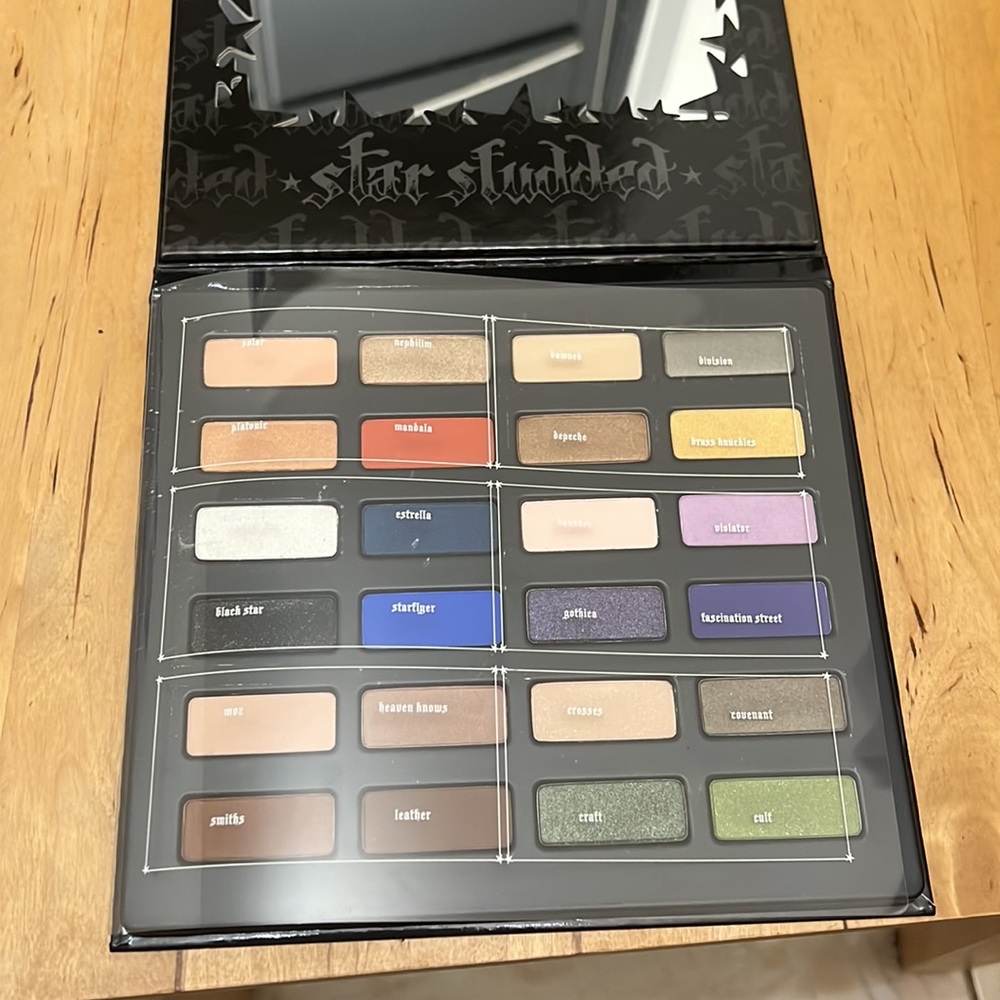 Kat Von D Star Stud Eyeshadow palette - Picture 2 of 4